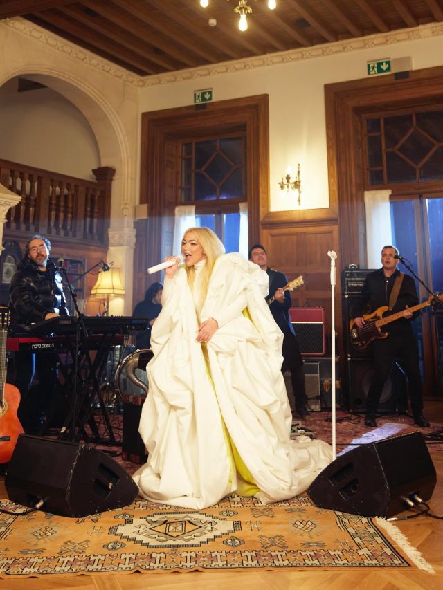 🌟TODOS ESTAMOS BAILANDO LA MISMA CANCIÓN🌟

By @laorejadevangogh 🩵

Ya disponible en todas las plataformas digitales 🎶🎶

¡Feliz 2026!🥳

📸 @bernardodoral 
🎥 @rtve