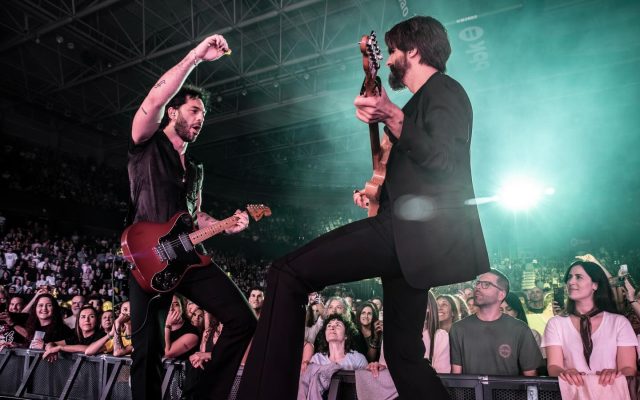 ¡Los “suecos” lo dieron todo el sábado en Bilbao!

@vivasuecia inundó el @bilbaoarena con su gira “Hecho en tiempos de paz”
¿A que te has quedado con las ganas de más?😉

Remember! 👉7 de noviembre en el @navarrarena

Info y entradas en 🔗vivasuecia.com

📷 @oyarzabal.daniel